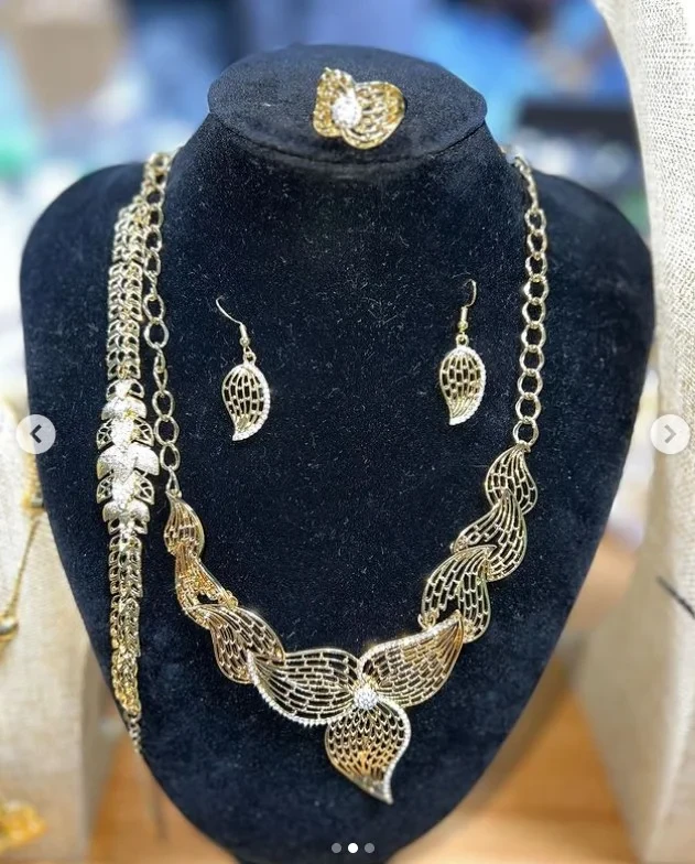 Stylish Jewelry Gold Model